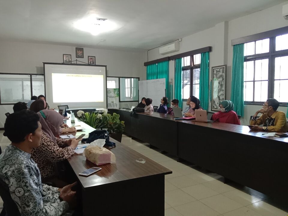 Rapat Evaluasi dan Persiapan TA